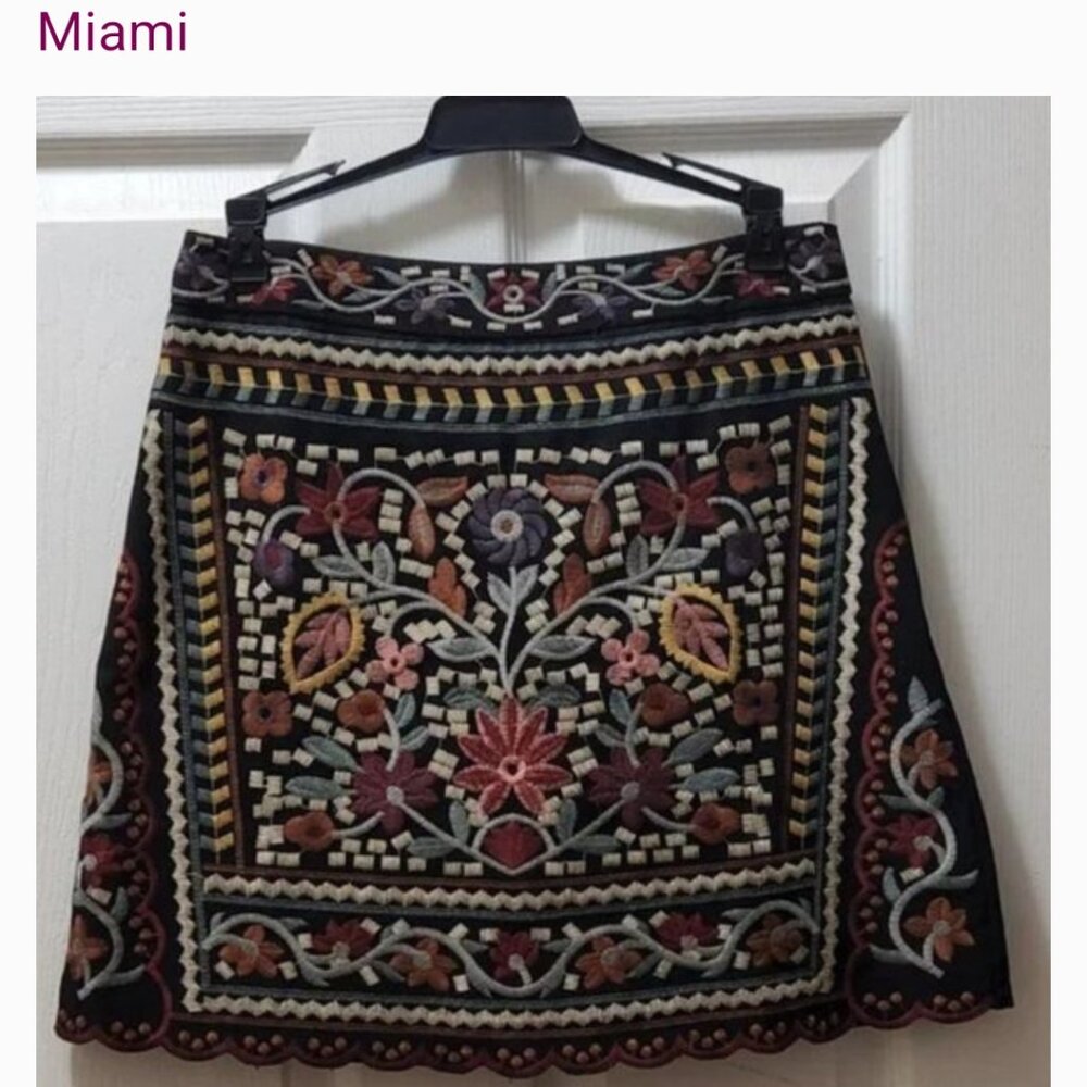 Miami Black Floral Embroidered Mini Skirt Sz M 100% Cotton EUC Boho